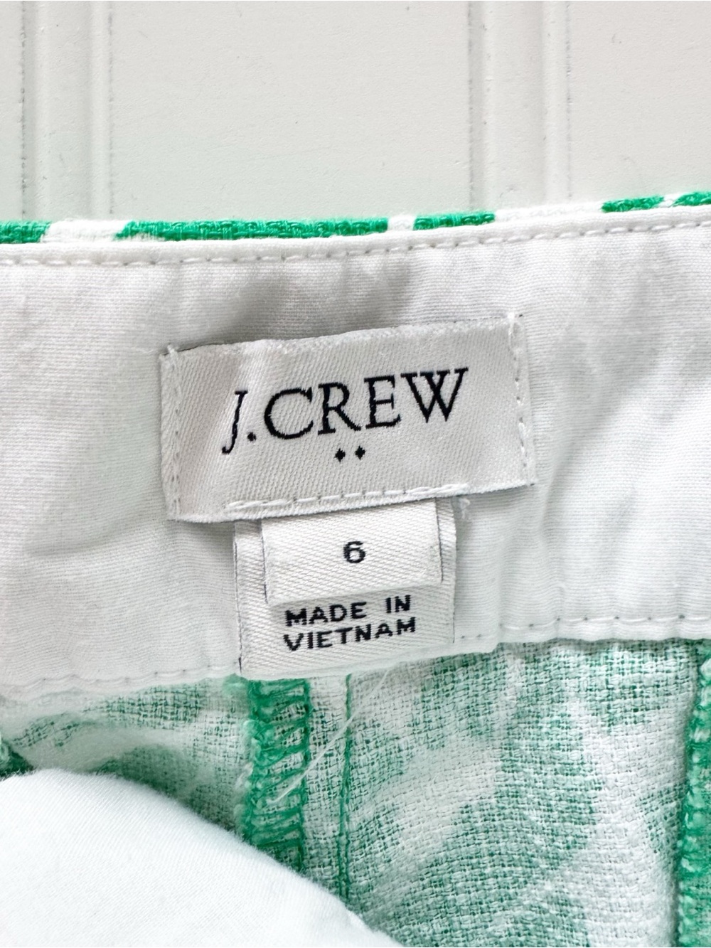 J. Crew 5” Printed Basketweave Shorts - Size 6 - Picture 3 of 4